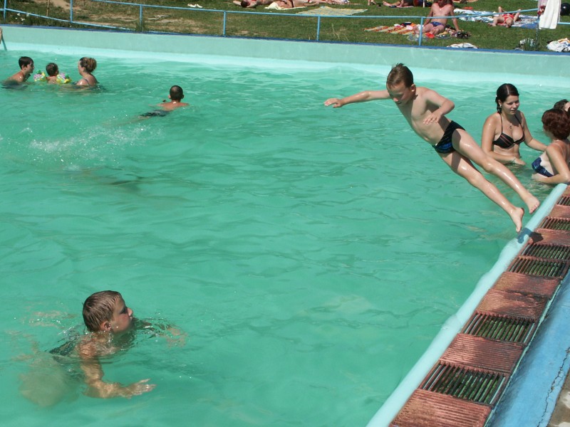 mb050729068.jpg